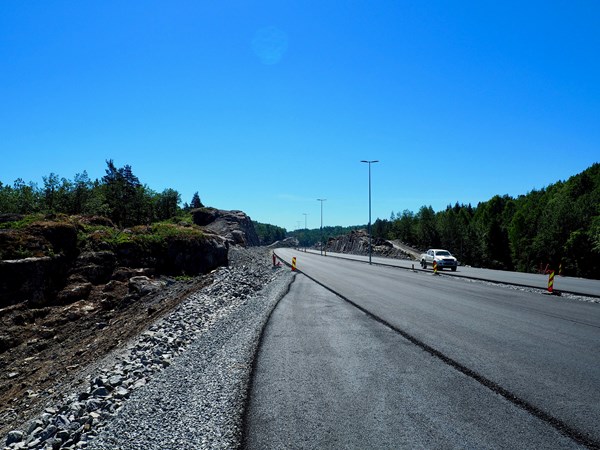 vei, asfalt, blå himmel, anleggsområde